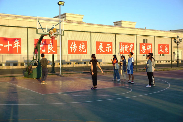 女子定点投篮进球瞬间_副本.jpg